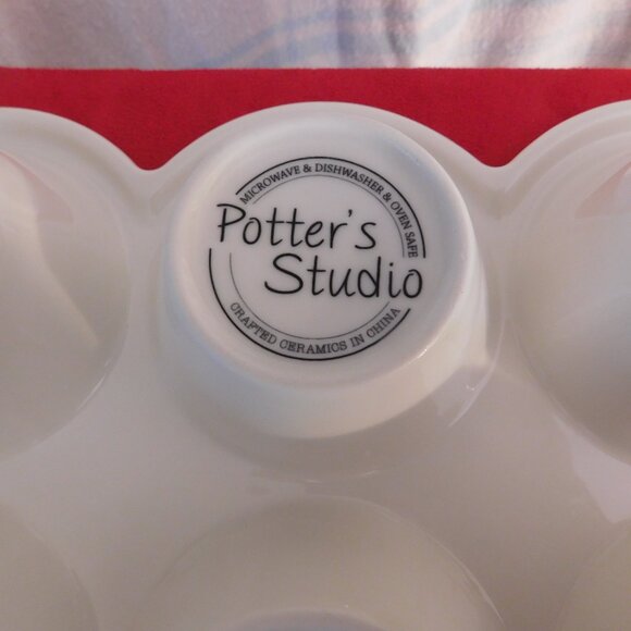 Potter's Studio - Ceramic Muffin Tin - Picture 4 of 4